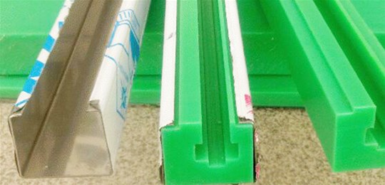 想要長期穩(wěn)定使用聚乙烯鏈條導(dǎo)軌這幾點(diǎn)一定要做到